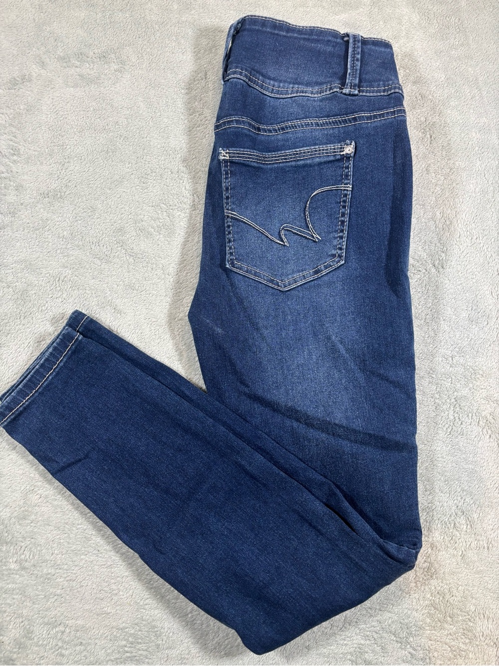 WallFlower Sassy High Rise Skinny Jeans Dark Wash 3-Button Distressed Size 11